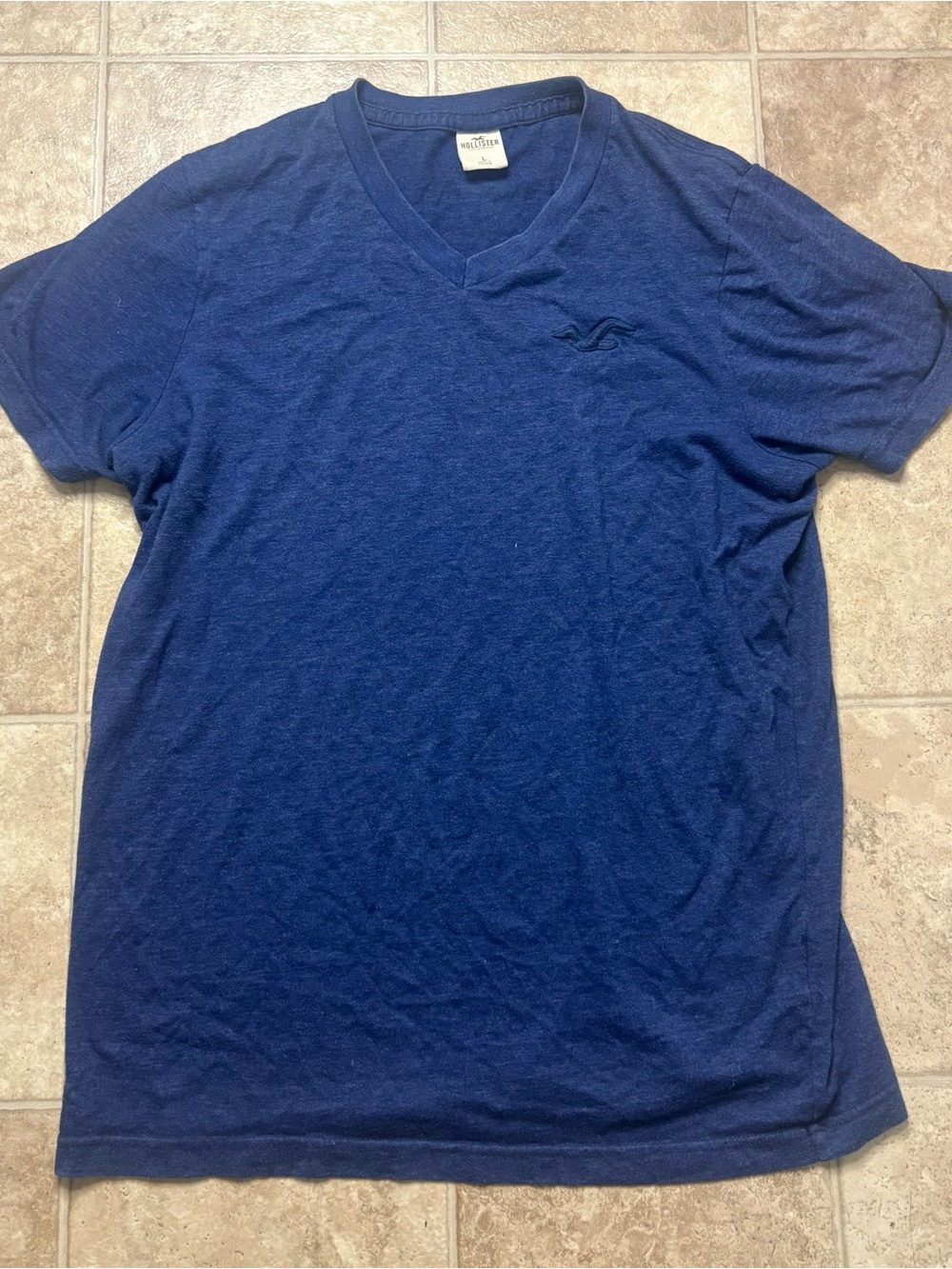 Hollister Men's Deep Blue V-Neck Tee
